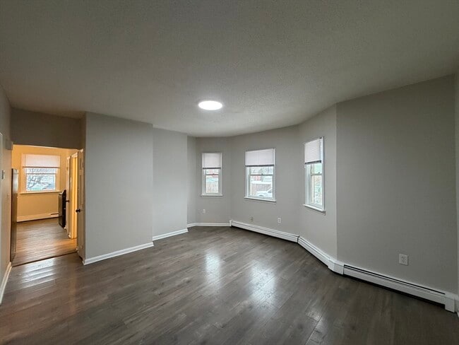 Building Photo - 137 Midland St