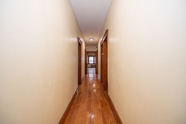 Building Photo - Convenient Location & Updated Amenities!
