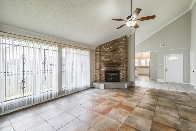 Building Photo - 15243 Peachmeadow Ln