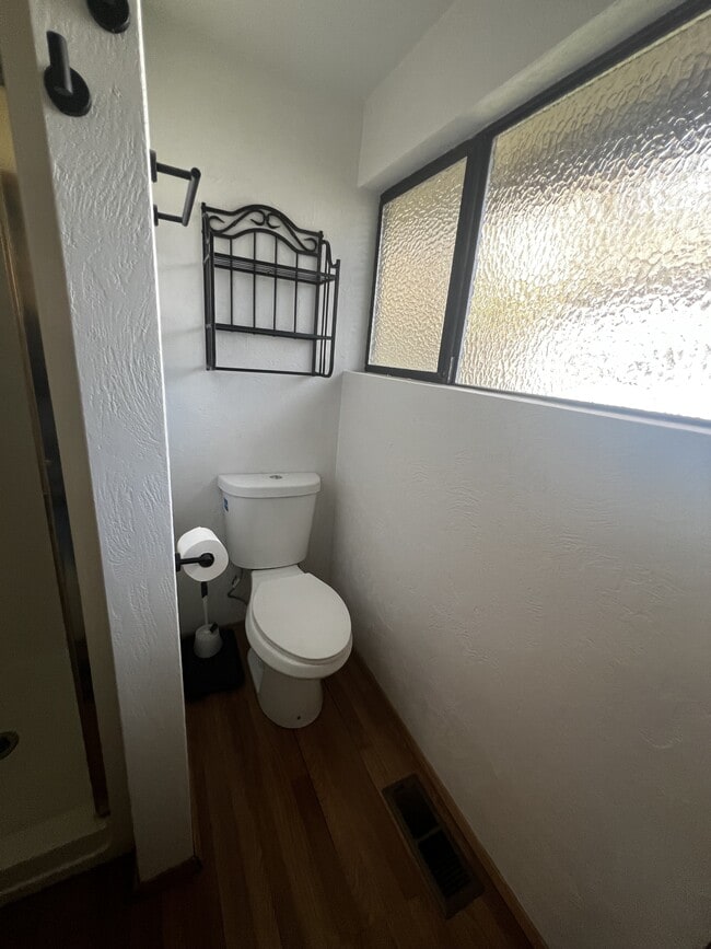 Building Photo - 146 Hawthorn Ln