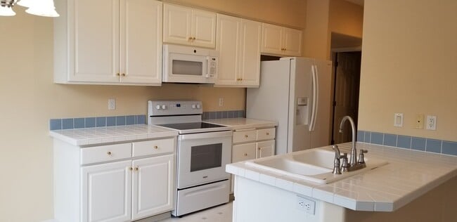 Building Photo - BETHANY CREST 3 BDRM, 2BTH