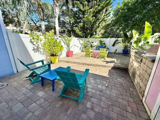 Building Photo - Beautiful 2 Bedroom Townhome in NSB with p...