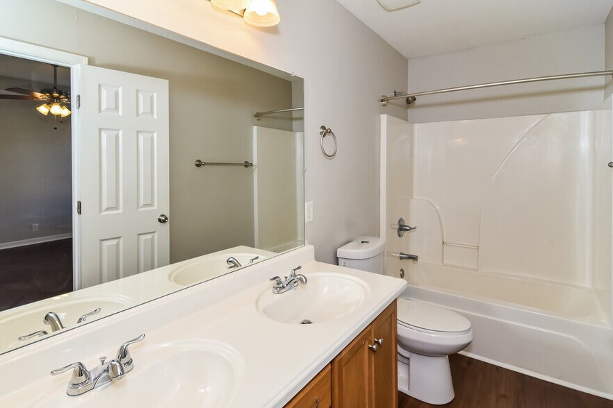 Building Photo - 7045 S Hampton Blvd