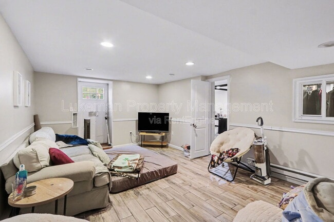 Building Photo - 426-428 S Westnedge Ave