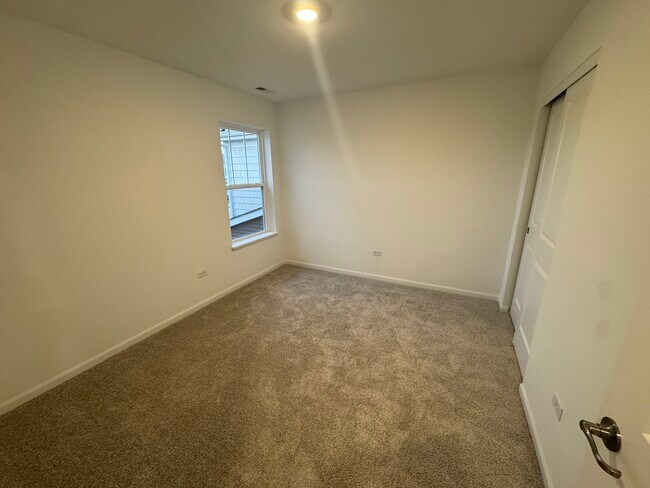 Building Photo - 14849 S Hillside Dr