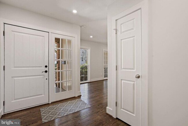 Building Photo - 1110 Wimbledon Dr