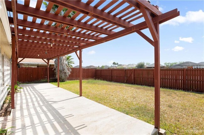 Building Photo - 19 Res Dr