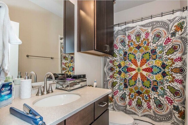 Building Photo - * MOVE IN SUMMER 07/01/2027 * 6 Bed 4 Bath...