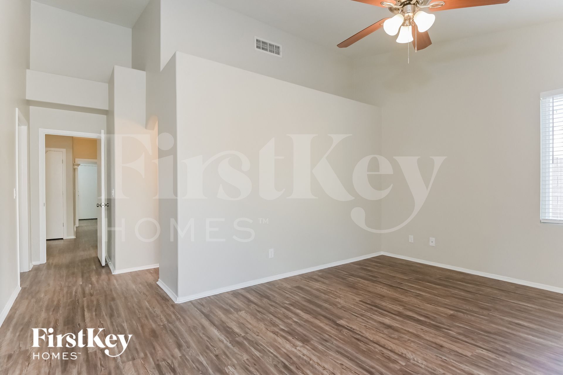 Building Photo - 2920 W Calle Lucinda