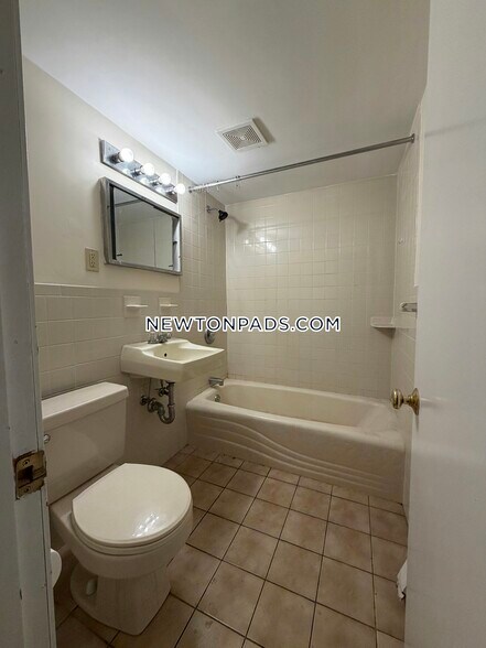 Building Photo - 286 Grove St