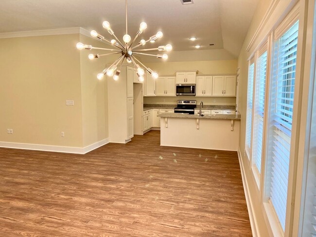 Building Photo - FOR Rent – 3 Bedroom, 2 Bath!