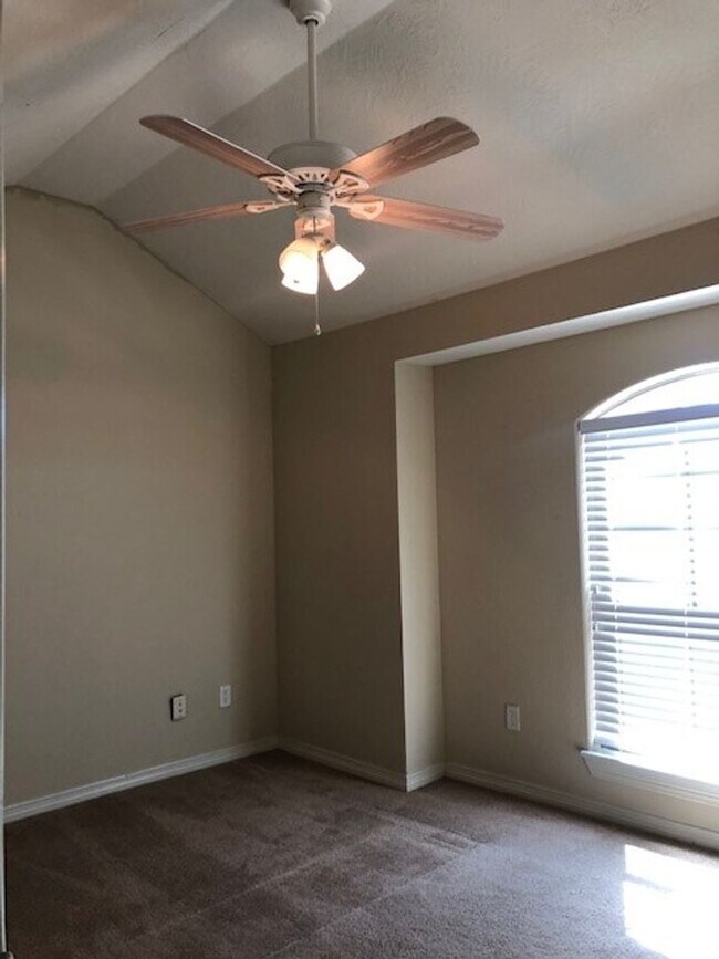 Building Photo - 1204 River Ridge