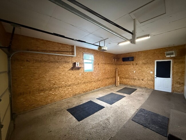 Building Photo - 1815 3rd Ave SE