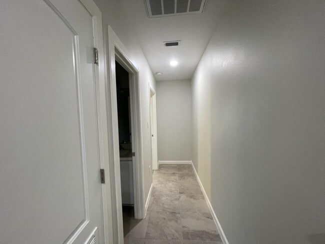 Building Photo - 5527 Conroe St