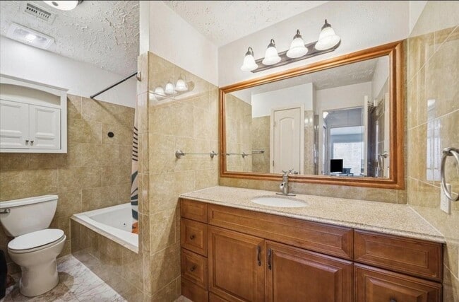 Building Photo - 16147 New Field Dr