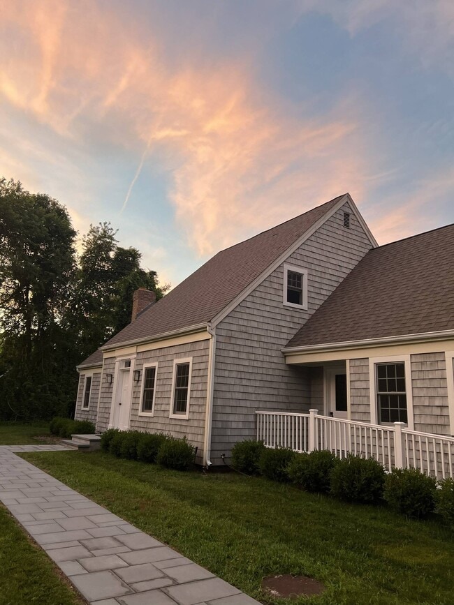 Building Photo - 212 Meadows W