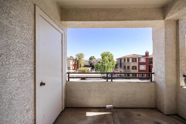 Building Photo - 5345 E Van Buren St