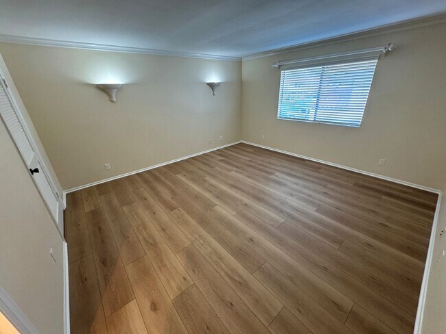 Building Photo - Beautiful 2+1.75 Upstairs Condo in Desirable Parkside Community