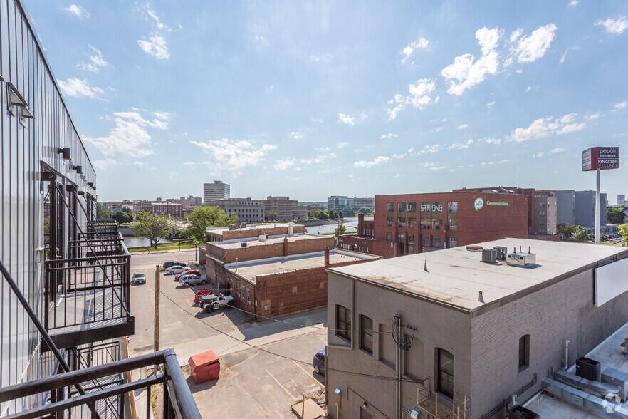 Studio - Balcony - 245 Kingston Cedar Rapids