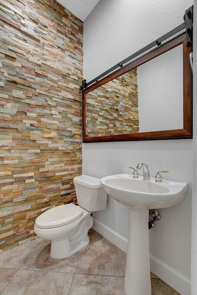 Building Photo - Anthem country Club Golf Community Beauty