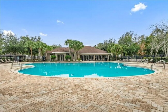 Building Photo - 552 Argyll Dr