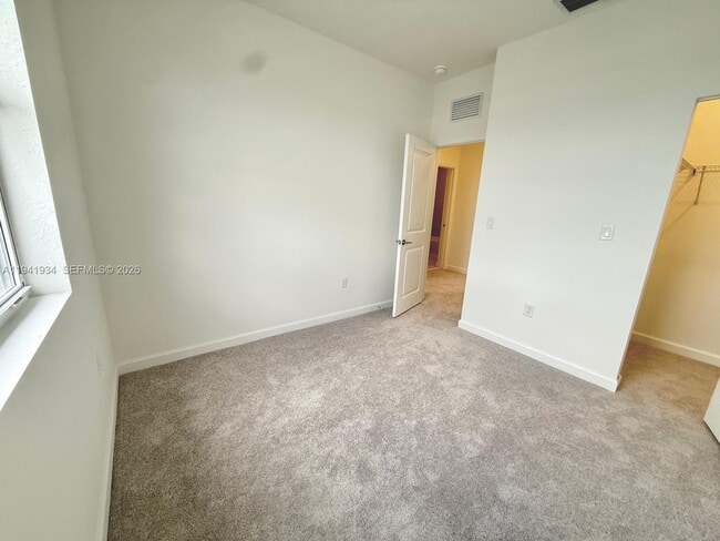 Building Photo - 234 SE 10th St