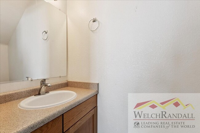 Building Photo - Beautiful 3 Bed 1.5 Bath Townhome in Ogden