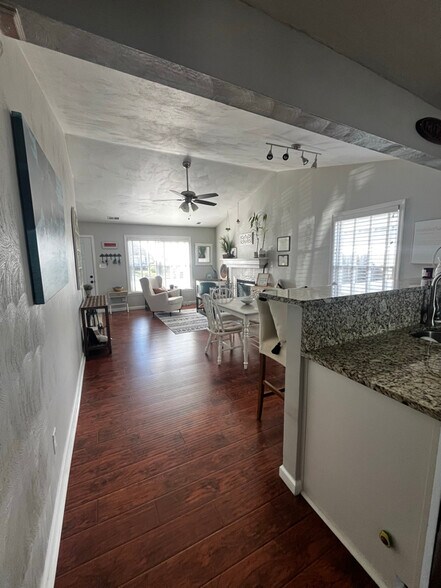 Building Photo - 1112 Bonfield Ct