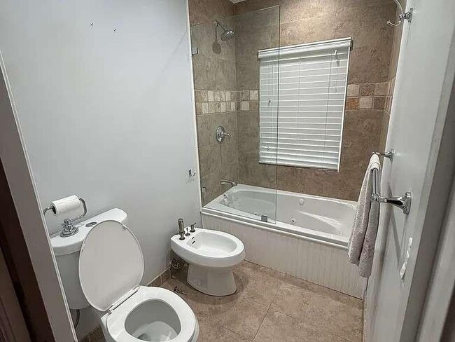 Building Photo - 4301 SW 60th Pl