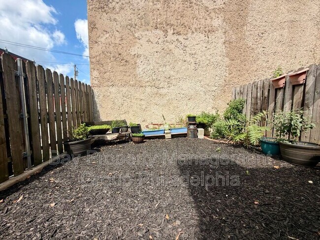 Building Photo - 3847 Spring Garden St
