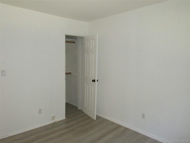 Building Photo - 7 N James St