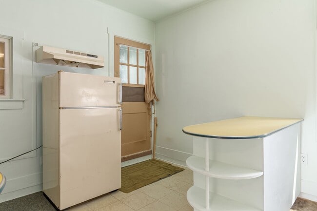 Building Photo - Home for Rent in Roseburg