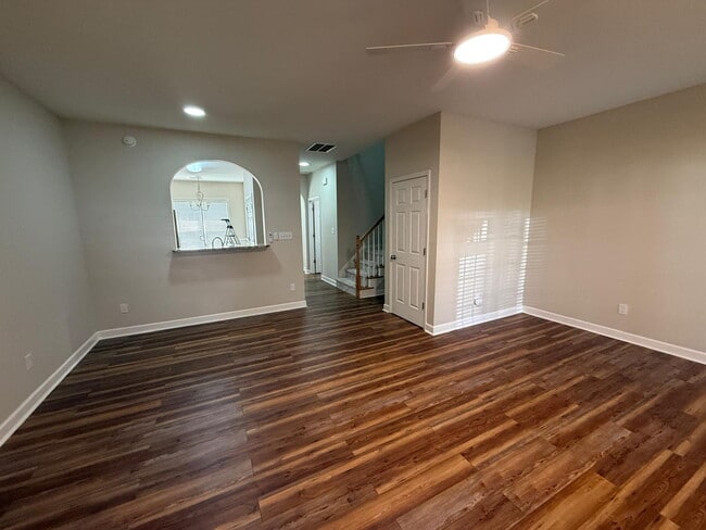 Building Photo - 305 Sugar Maple Ave