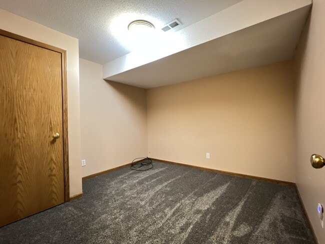Building Photo - 4563 Camelot Dr