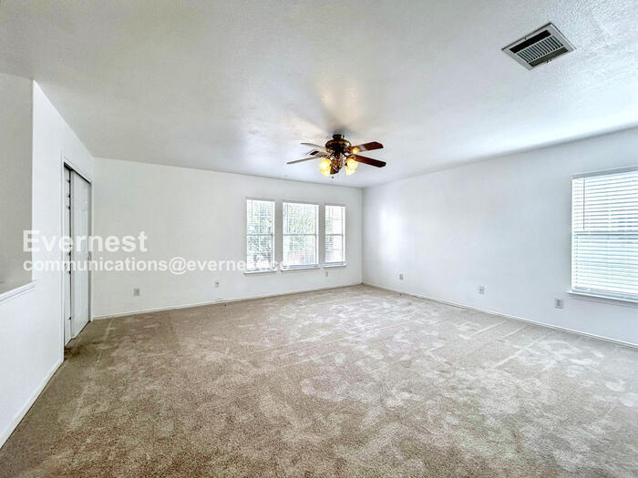 Building Photo - 1401 Balsam Way