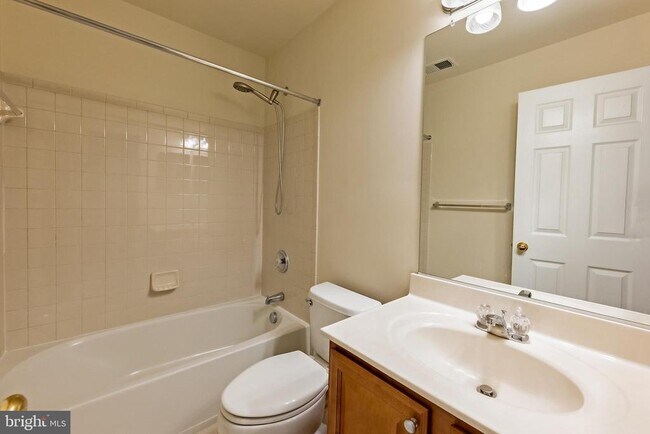 Building Photo - 3385 Beechcliff Dr