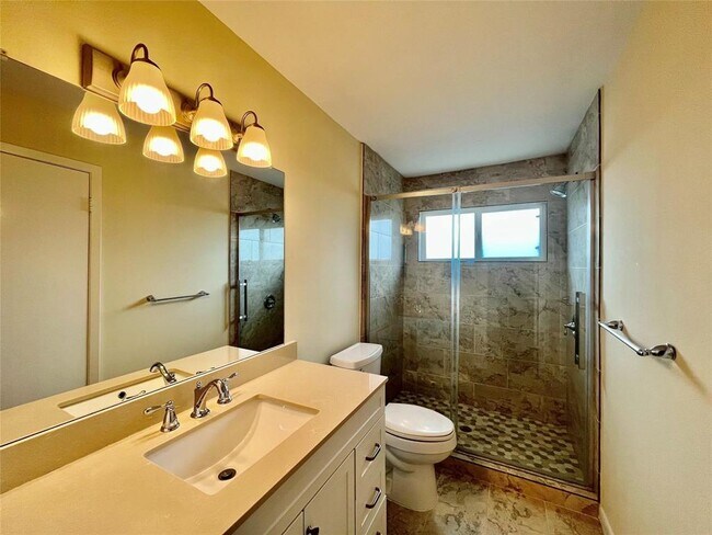 Building Photo - 3038 Sam Houston Dr
