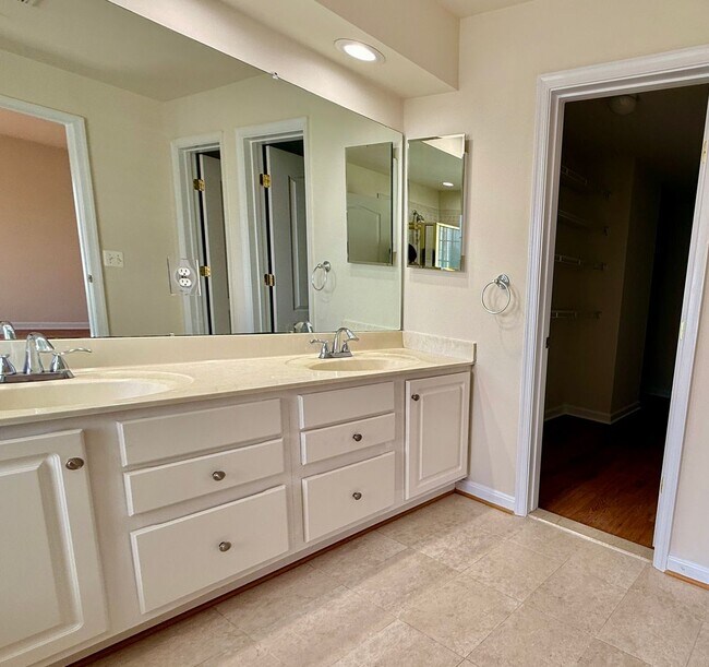 Building Photo - 6130 Stonehenge Pl