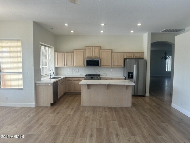 Building Photo - 3160 S Greythorne Way