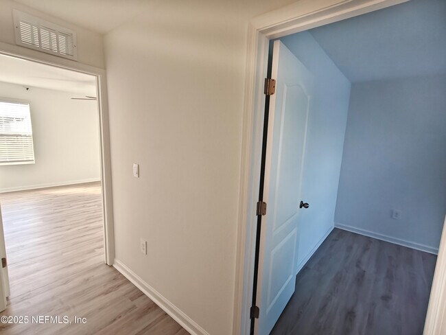 Building Photo - 114 Summer Moon Dr