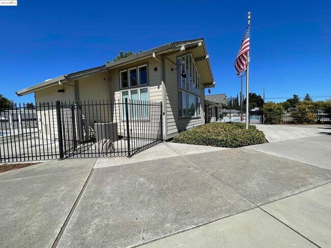 Building Photo - 3206 Fitzpatrick Dr