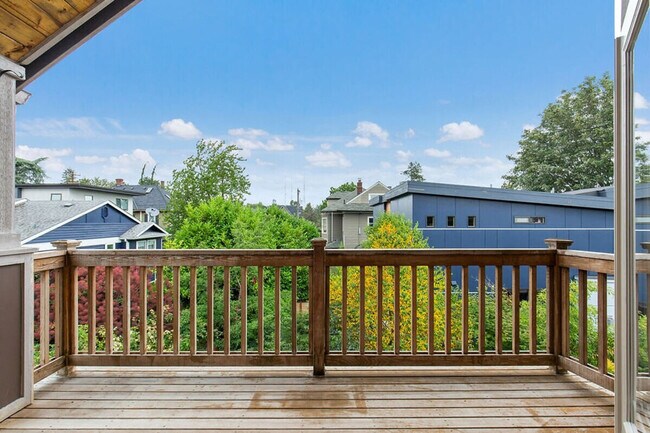 Building Photo - 316 19th Ave