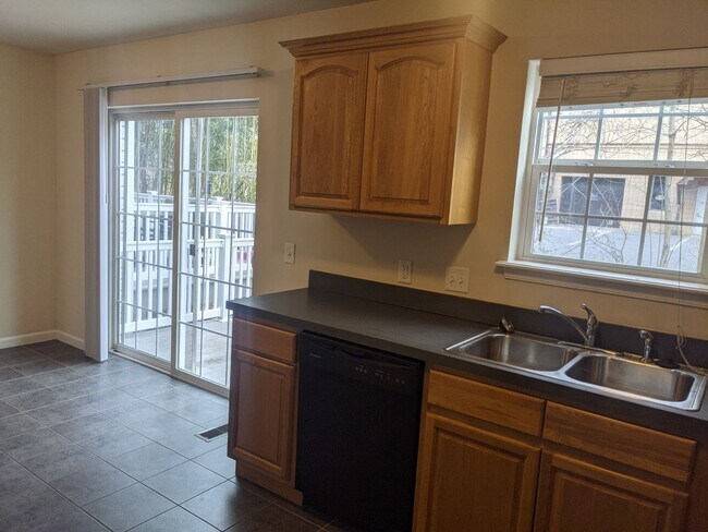 Building Photo - 3 Bedroom Townhouse for Rent in Waynesboro!