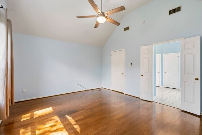 Building Photo - 2123 Mossy Trail Dr