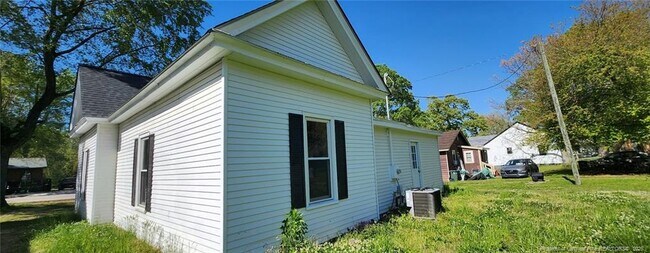 Building Photo - 233 W Barbee St