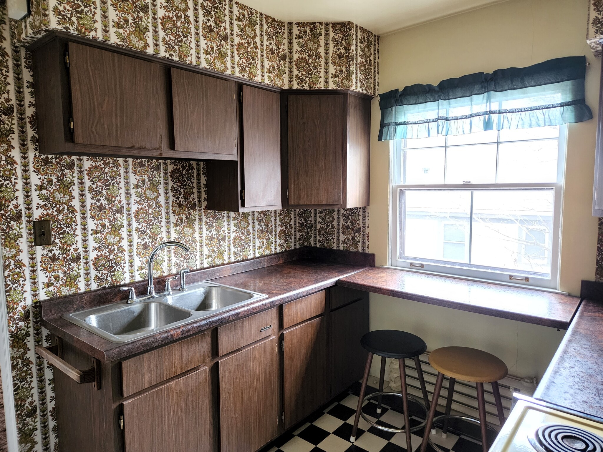 Kitchen - 209 N 21st Ave E