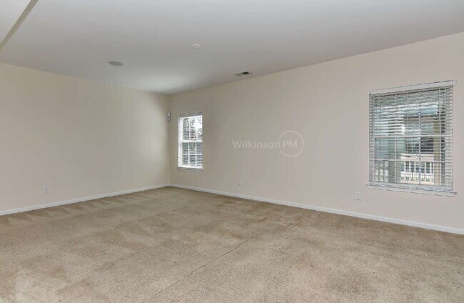Building Photo - Beautiful 3,409 sqft 5-bedroom 3-bath Exec...