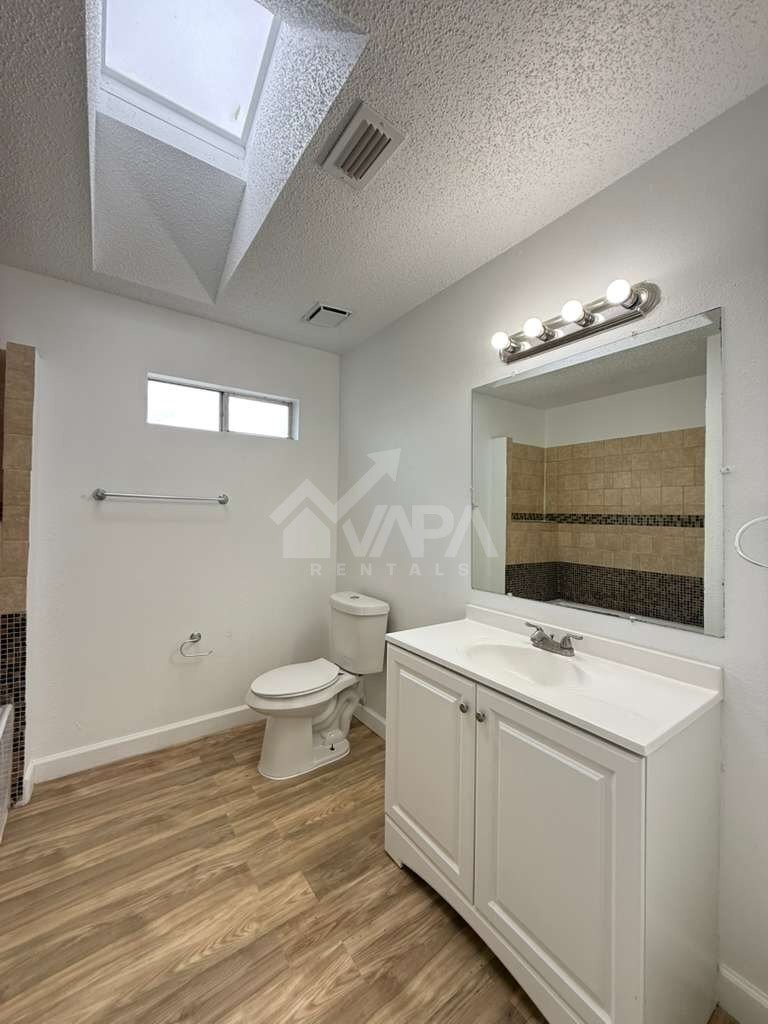 Building Photo - 3230 Bear Springs Dr