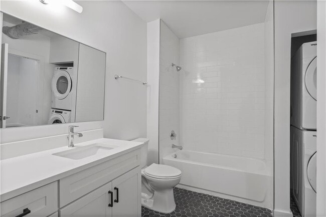 Building Photo - 230 18th St NW