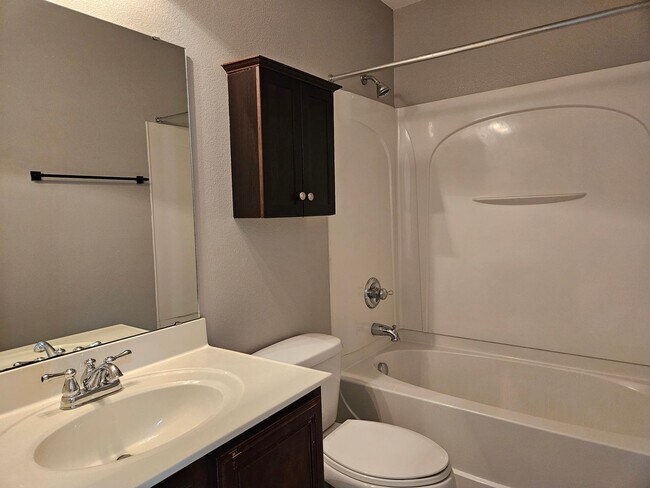 Building Photo - Ivy Square Patio Home